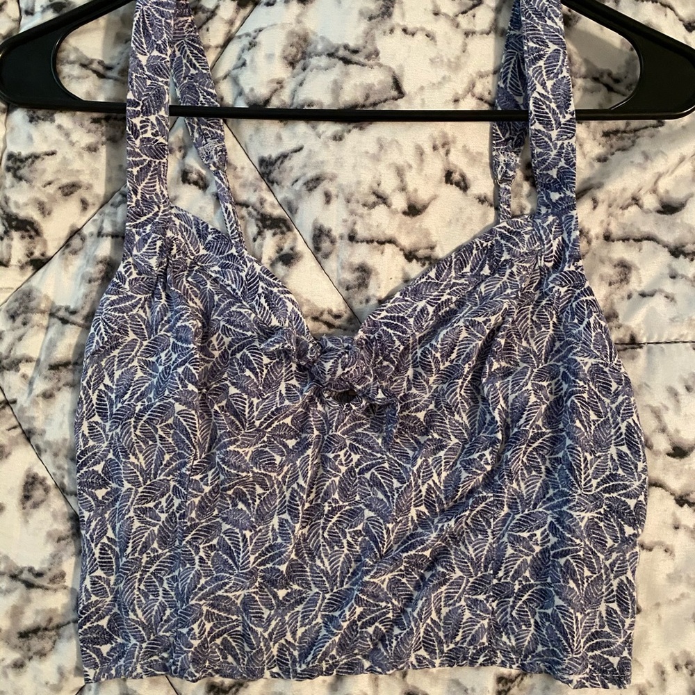 Super cute blue patterned crop top 💙